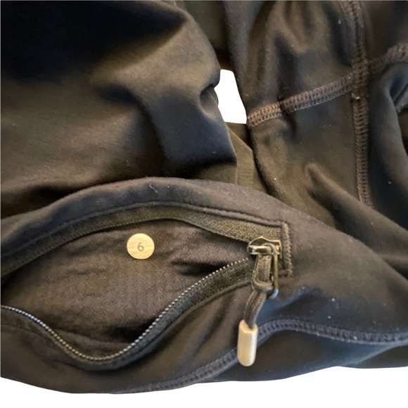 Lululemon Athletica Black Groovy Run Shorts, Sz 6 - Picture 4 of 8